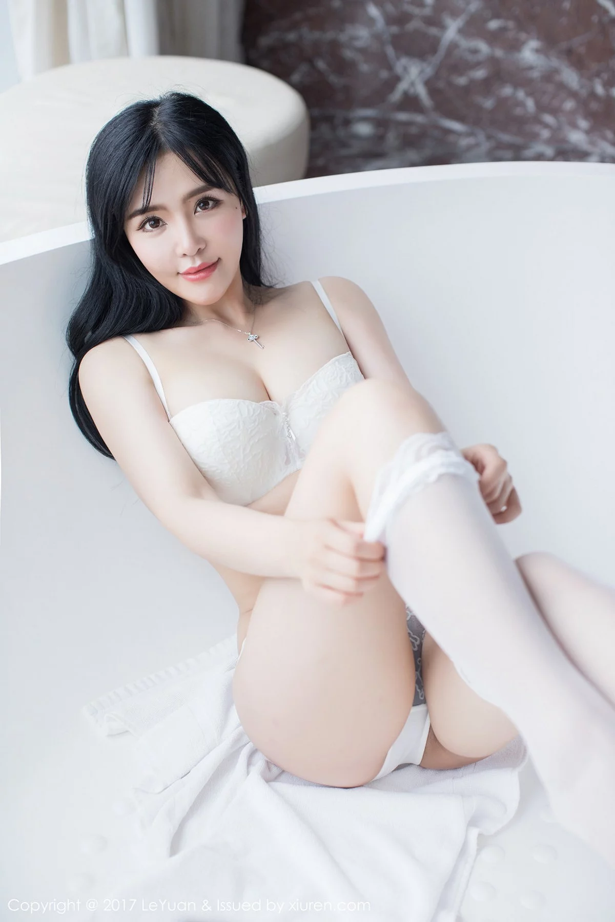 Xrmnw.Com[LeYuan星乐园]Vol.046_女神刘钰儿居家粉红蕾丝睡裙真空秀傲人豪乳诱惑写真46P