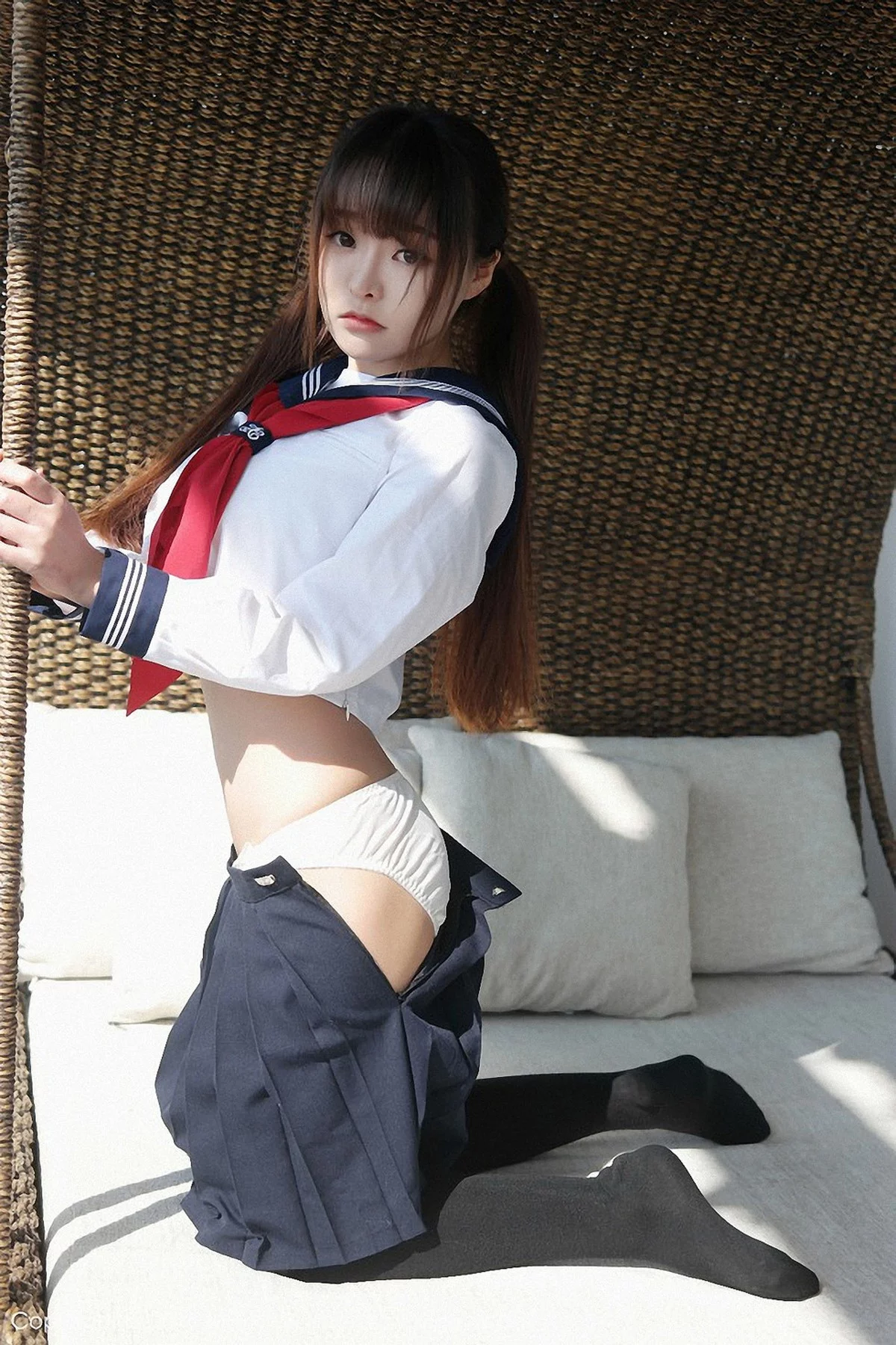 Xrmnw.Com[MFStar模范学院]Vol.002_嫩模柳侑绮Sevenbaby性感学生制服黑丝美腿写真51P